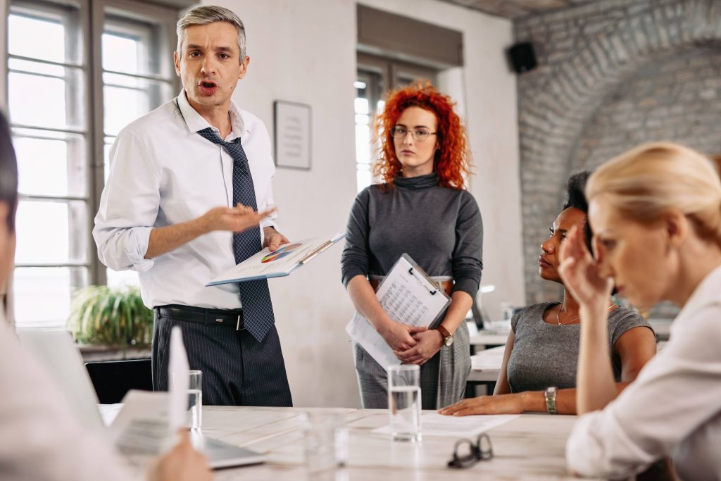 manager qui gère un conflit